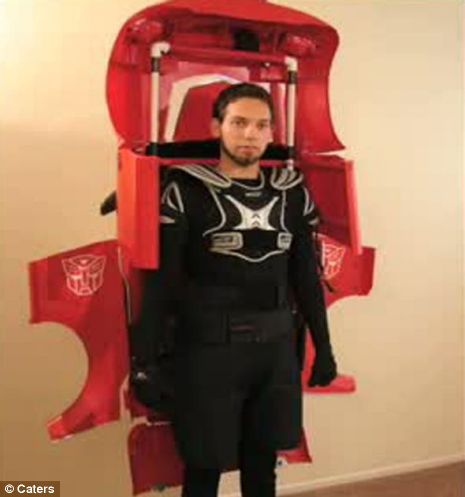 Костюм трансформера из запчастей детских авто Костюм трансформера из запчастей детских авто
