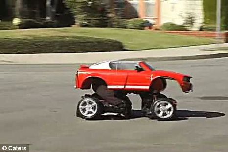 Костюм трансформера из запчастей детских авто Костюм трансформера из запчастей детских авто