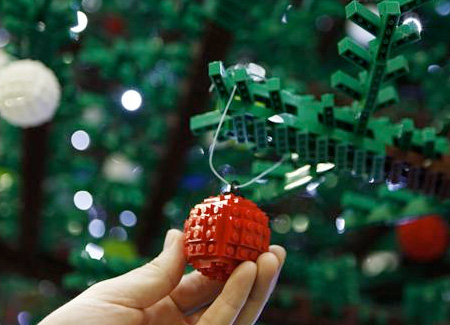 Новогодняя елка из кубиков LEGO Новогодняя елка из кубиков LEGO