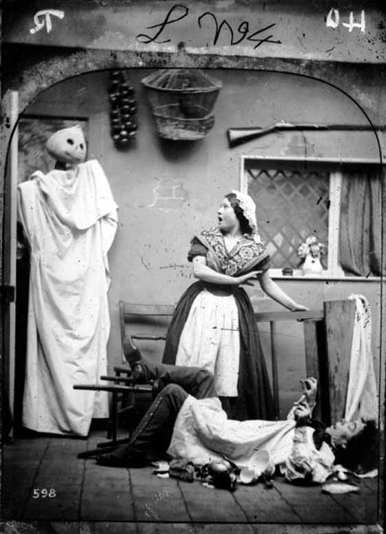 14 Странных старых фотографий людей в масках 14 Странных старых фотографий людей в масках
