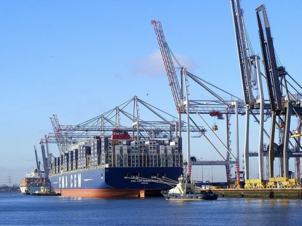 CMA CGM Marco Polo � ���������� � ���� �����-�������������