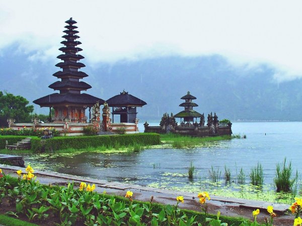 ���� Pura Ulun Danu Bratan �� ���� (9 ����)