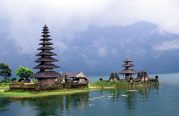 ���� Pura Ulun Danu Bratan �� ���� (9 ����)