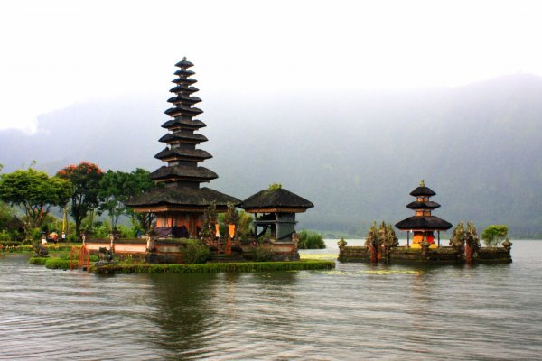 ���� Pura Ulun Danu Bratan �� ���� (9 ����)