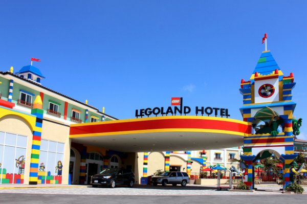 � �������������� �LEGOLAND� ��������� ��������� �� ���� LEGO