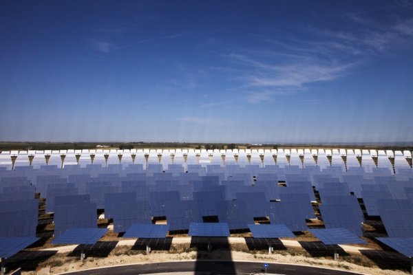 Gemasolar � ������ ��������� ��������������, ��������� �������� 24 ���� � �����
