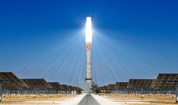 Gemasolar � ������ ��������� ��������������, ��������� �������� 24 ���� � �����