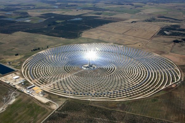 Gemasolar � ������ ��������� ��������������, ��������� �������� 24 ���� � �����