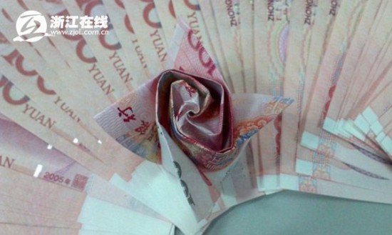 Какой цветок является самым прекрасным в мире? Конечно же, цветок из денег!