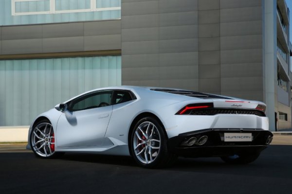 �������� ���������� ����������: �������� Lamborghini Huracan (18 ����)