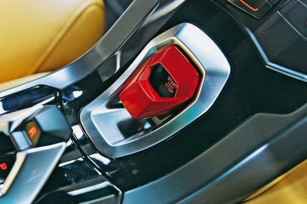 �������� ���������� ����������: �������� Lamborghini Huracan (18 ����)