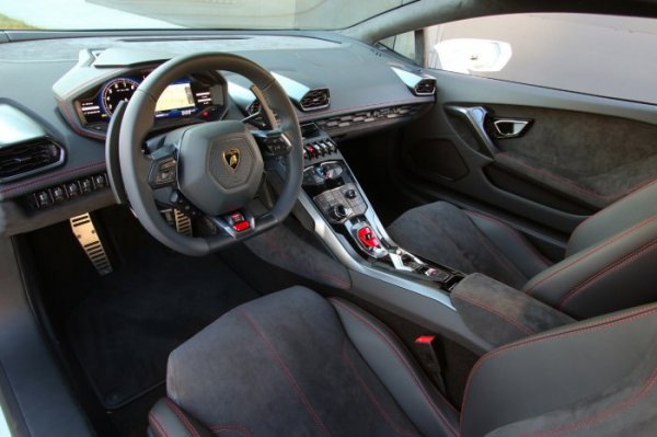 �������� ���������� ����������: �������� Lamborghini Huracan (18 ����)