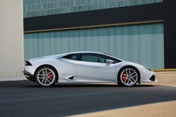 �������� ���������� ����������: �������� Lamborghini Huracan (18 ����)