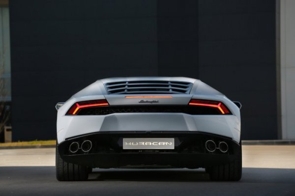 �������� ���������� ����������: �������� Lamborghini Huracan (18 ����)