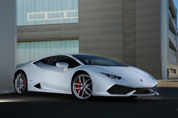 �������� ���������� ����������: �������� Lamborghini Huracan (18 ����)