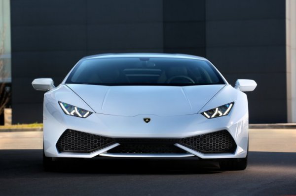 �������� ���������� ����������: �������� Lamborghini Huracan (18 ����)