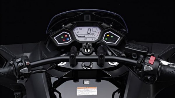 ������������� ��������� Honda NM4 Vultus (12 ����)