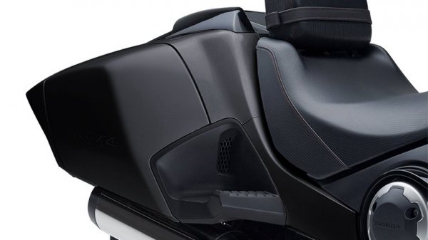 ������������� ��������� Honda NM4 Vultus (12 ����)