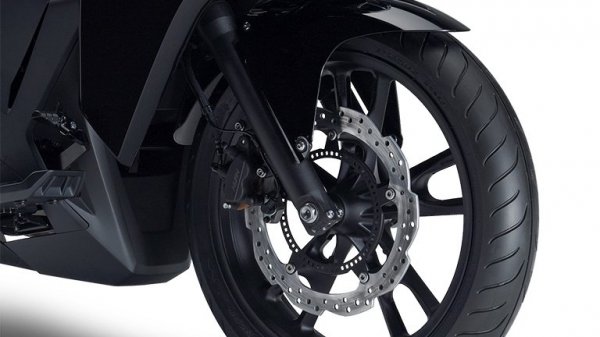������������� ��������� Honda NM4 Vultus (12 ����)