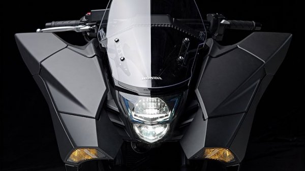 ������������� ��������� Honda NM4 Vultus (12 ����)
