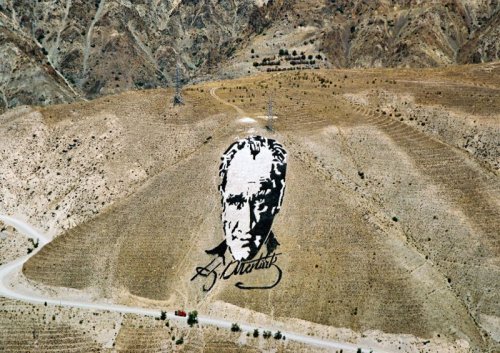 Самые гигантские рисунки на Земле (30 фото) Самые гигантские рисунки на Земле (30 фото)