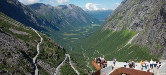 Дороги, считающиеся самыми опасными на планете (14 фото) Дороги, считающиеся самыми опасными на планете (14 фото)
