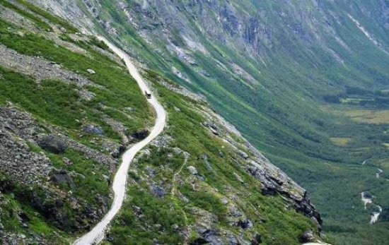Дороги, считающиеся самыми опасными на планете (14 фото) Дороги, считающиеся самыми опасными на планете (14 фото)