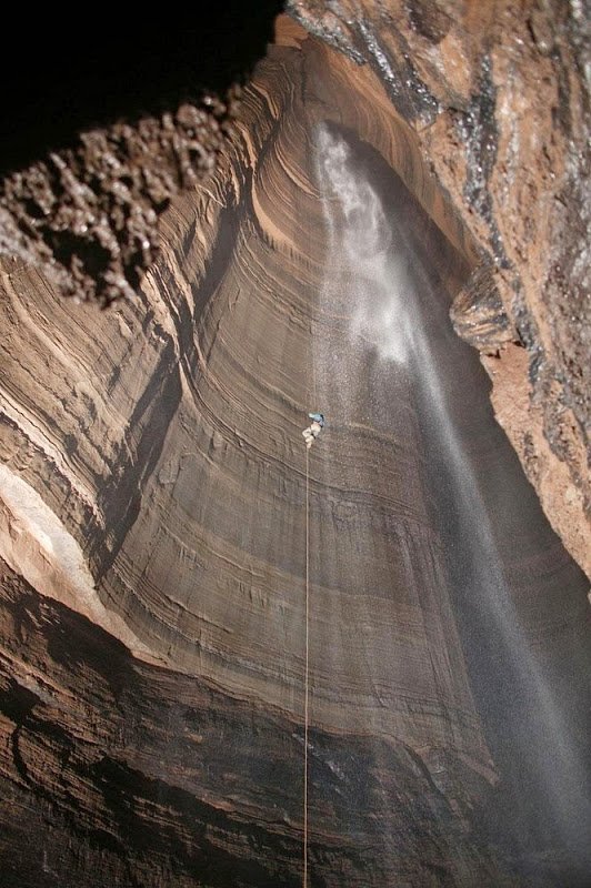 Самая глубокая пещера в мире – пещера Крубера-Воронья (13 фото) Самая глубокая пещера в мире – пещера Крубера-Воронья (13 фото)