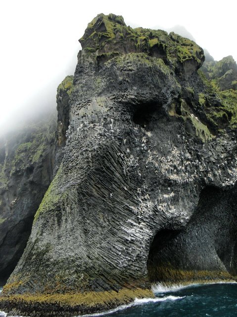 Слоновья скала в Исландии (7 фото) Слоновья скала в Исландии (7 фото)