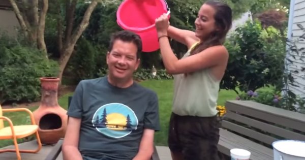 ���� � ���� - ��������� ����� Ice Bucket Challenge (2 ���� + 2 �����)