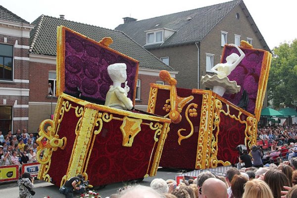 � ����������� ������ ����� ������ Corso Zundert 2014 (27 ����)