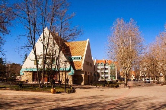 Добро пожаловать в Ифран, маленькую африканскую Швейцарию (8 фото) Добро пожаловать в Ифран, маленькую африканскую Швейцарию (8 фото)