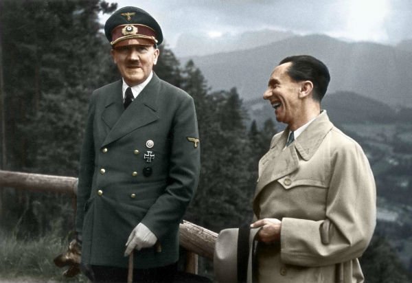 Колоризированные фотографии исторических личностей (15 фото) Колоризированные фотографии исторических личностей (15 фото)