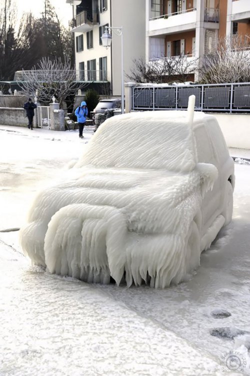 Автомобили как произведения ледяного искусства (28 фото) Автомобили как произведения ледяного искусства (28 фото)