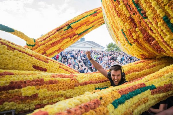 ��������� ����� Bloemencorso Zundert 2015 � ����������� (18 ����)