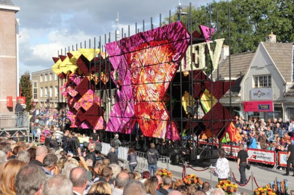 ��������� ����� Bloemencorso Zundert 2015 � ����������� (18 ����)