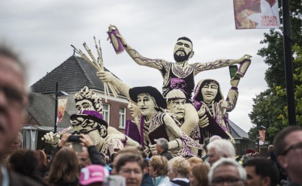 ��������� ����� Bloemencorso Zundert 2015 � ����������� (18 ����)