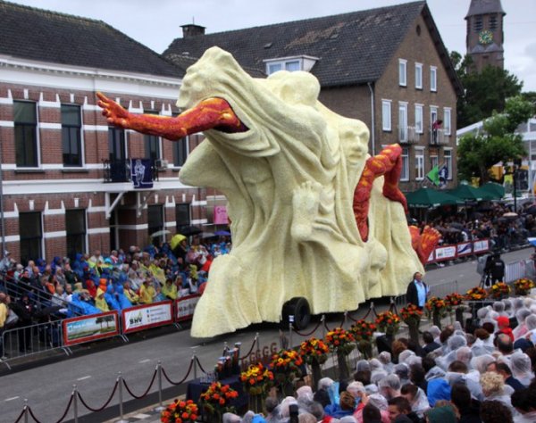 ��������� ����� Bloemencorso Zundert 2015 � ����������� (18 ����)
