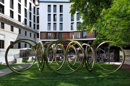 Bulgari создал арт-объект в виде бесконечной спирали