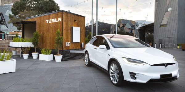 Tesla ������� �������������� ��������������� � ���-�����