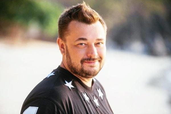 Сергей Жуков незабываемо поздравил фанаток с 8 марта