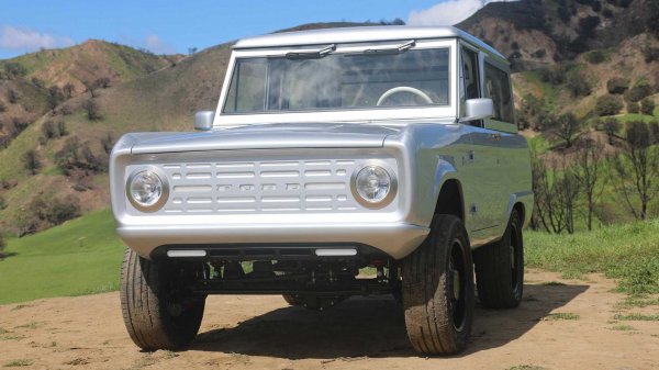 ������ Ford Bronco ����������� � �������� �������������