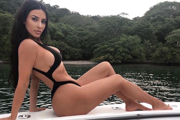 Ким Кардашьян обвинили в злоупотреблении фотошопом